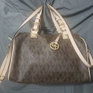 Michael Kors larger Pocketbook